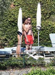 Laura Barriales Sexy & Topless 30 thefappeningblog.com.jpg