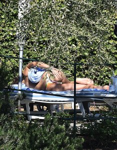 Laura Barriales Sexy & Topless 35 thefappeningblog.com.jpg