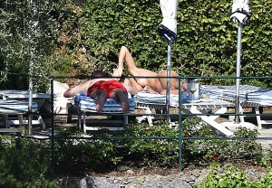 Laura Barriales Sexy & Topless 34 thefappeningblog.com.jpg