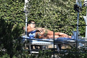 Laura Barriales Sexy & Topless 36 thefappeningblog.com.jpg