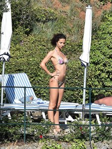 Laura Barriales Sexy & Topless 42 thefappeningblog.com.jpg