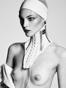 Vittoria Ceretti Topless 1 thefappeningblog.com.jpg