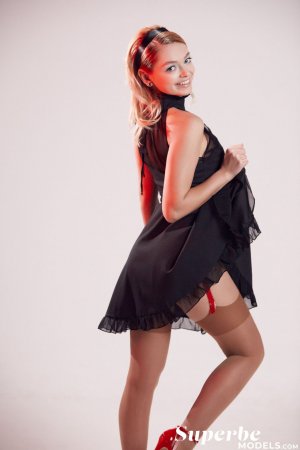 0002-02 thefappeningblog.com.jpg