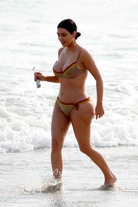 Kim Kardashian & Kourtney Kardashian Sexy 5 thefappeningblog.com.jpg