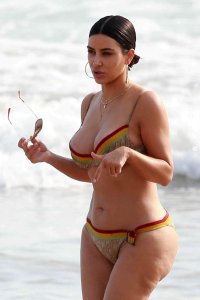 Kim Kardashian & Kourtney Kardashian Sexy 6 thefappeningblog.com.jpg