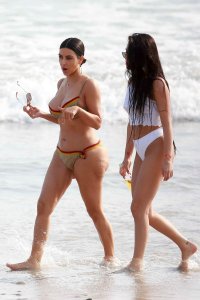 Kim Kardashian & Kourtney Kardashian Sexy 30 thefappeningblog.com.jpg