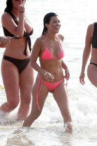 Kim Kardashian & Kourtney Kardashian Sexy 49 thefappeningblog.com.jpg