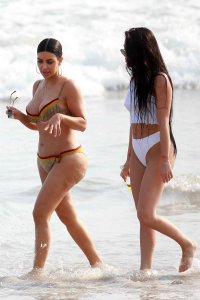 Kim Kardashian & Kourtney Kardashian Sexy 28 thefappeningblog.com.jpg