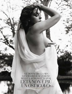 Monica Bellucci Nude & Sexy 10 thefappeningblog.com.jpg