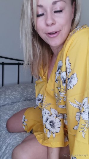 ukcutegirl-16-04-2020-237923932-Strip tease, JOI then panty stuffing  Question is who am I sen...jpg