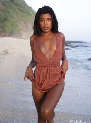 0002-05 thefappeningblog.com.jpg