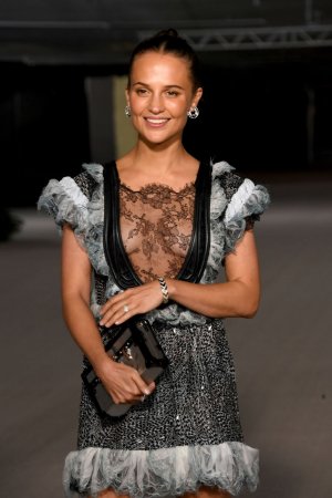 Alicia_Vikander_-_Academy_Museum_Gala_in_Los_Angeles_10_15_2022__8_.jpg