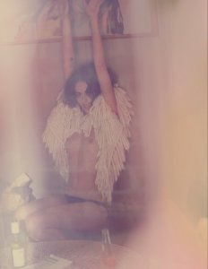 Nicole Trunfio Naked 02.jpg