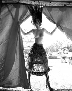 Lydia Hearst Naked 09.jpg