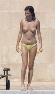 Anna Friel Topless 07.jpg