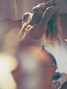 Kelly Rohrbach Topless 09.jpg