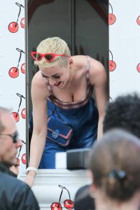 Katy Perry Cleavage 28.jpg