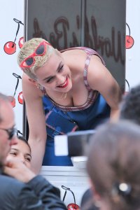 Katy Perry Cleavage 27.jpg