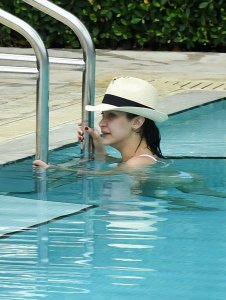 Bella Hadid Sexy 20.jpg