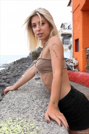 0004-11 thefappeningblog.com.jpg