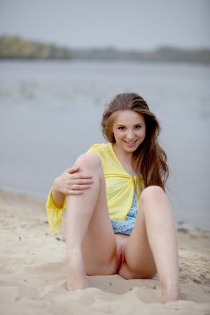 0004-10 thefappeningblog.com.jpg