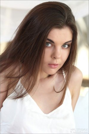 big-titted-brunette-dakota-is-waiting-for-you-01 thefappeningblog.com.jpg