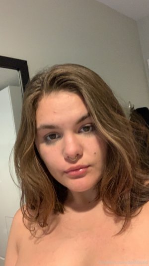 dashbond-22-06-2020-69838308-Freshly f cked selfies.jpg