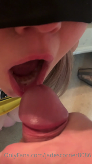 jadescorner8086-12-01-2021-2007189470-A little bit of face painting.mp4_000108274.png