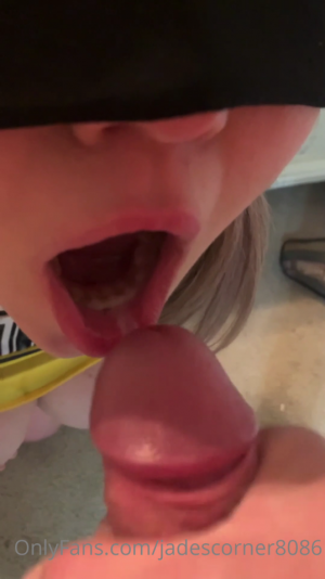 jadescorner8086-12-01-2021-2007189470-A little bit of face painting.mp4_000108775.png