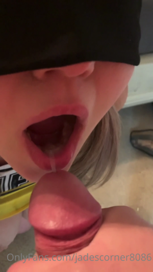 jadescorner8086-12-01-2021-2007189470-A little bit of face painting.mp4_000110819.png