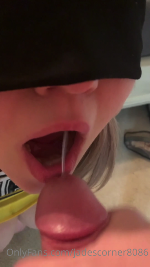 jadescorner8086-12-01-2021-2007189470-A little bit of face painting.mp4_000111903.png