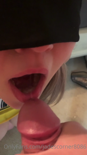 jadescorner8086-12-01-2021-2007189470-A little bit of face painting.mp4_000112987.png