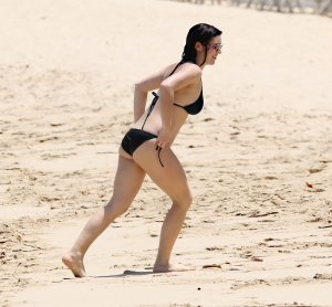 Catherine Harding Sexy Photos 8 thefappeningblog.com.jpg