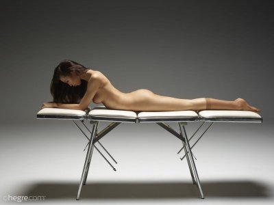 smooth-skinned-nicolette-lays-on-the-massage-table-and-bares-her-hot-figure-04 thefappeningblo...jpg