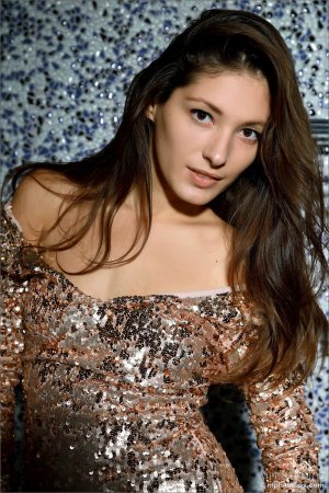 a-night-on-the-town-starring-hailey-12 thefappeningblog.com.jpg