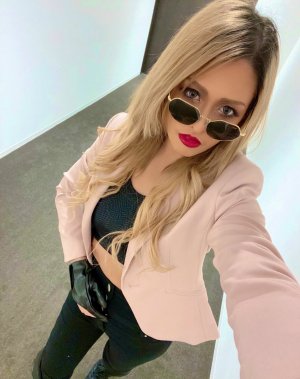 Fgy2GwxaYAUT9V0 (1).jpg