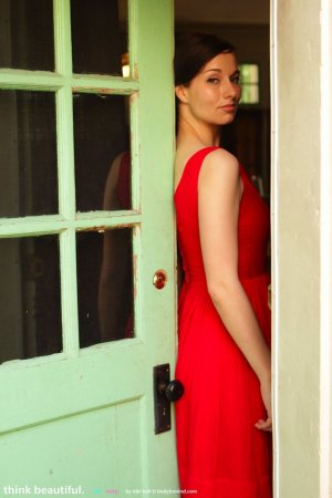 delicious-and-gorgeous-cat-strips-and-poses-02 thefappeningblog.com.jpg