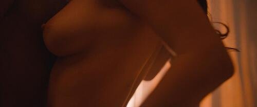 Emma Mackey - Eiffel_2-500.jpg