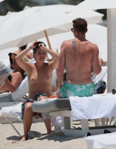 GG Magree Topless 5 thefappeningblog.com.jpg