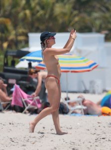 GG Magree Topless 8 thefappeningblog.com.jpg