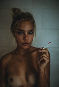 Holly Horne Nude 8 thefappeningblog.com.jpg