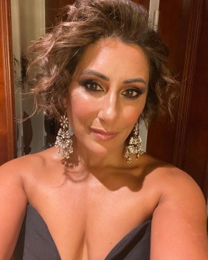 saira_khan_instagram_04122022_02.jpg