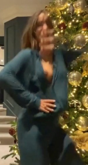 Screenshot_20221206-211229_Video Editor.jpg