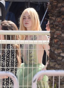 Elle Fanning Sexy 31 thefappeningblog.com.jpg