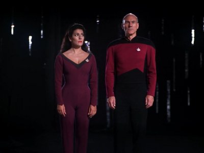 Star Trek TNG - S03E02 The Ensigns of Command.mkv_snapshot_31.20.920.jpg