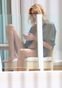 Anja Rubik Topless 19 thefappeningblog.com.jpg