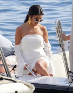 Kourtney Kardashian Upskirt 2 thefappeningblog.com.jpg