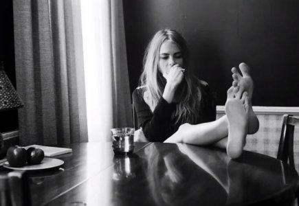 Cara-Delevingne-Feet-999891.jpg