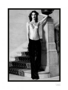 Franzi Mueller Topless 03.jpg