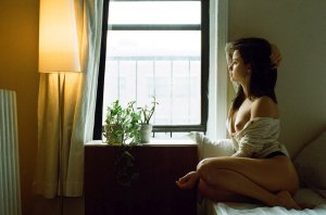 Leticia Peres Topless 01.jpg